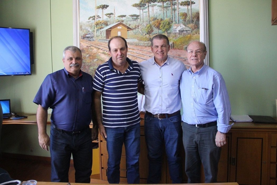 Deputado Evandro Roman convida produtores de vinho do Pinho para audiência em Brasília