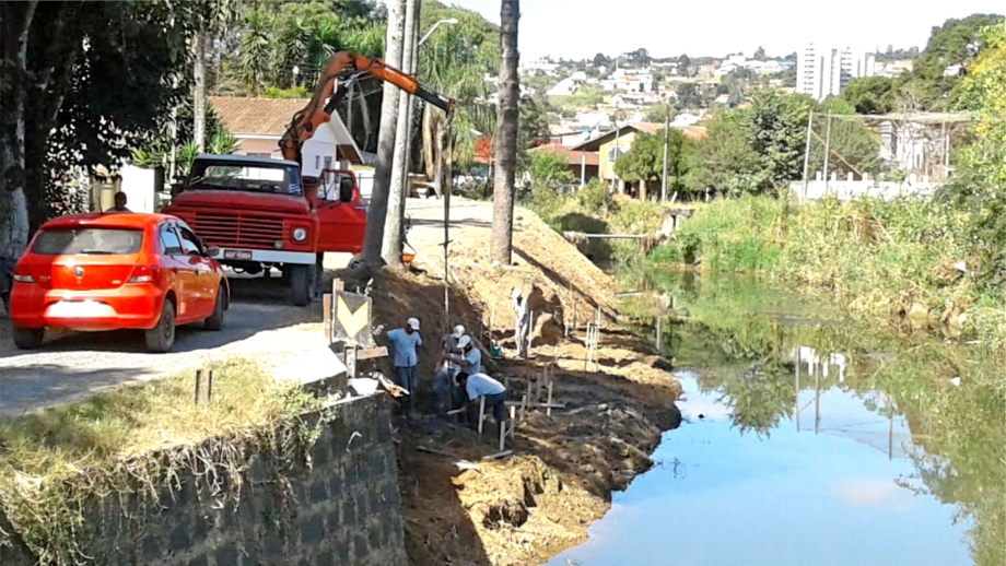 Inicia muro de arrimo na Travessa 15 de Novembro