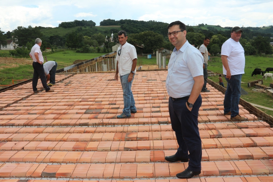 Prefeito e Vice visitam construção de escola em Gonçalves Júnior