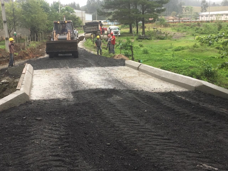 Ponte sobre o Rio Guamirim está liberada ao tráfego