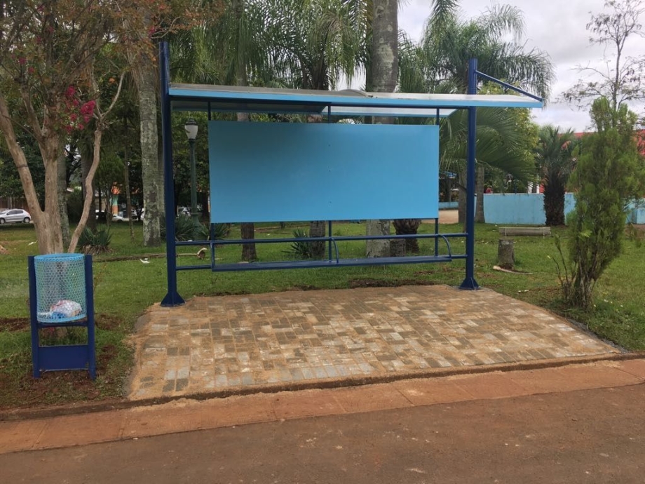 Mais de 40 pontos de ônibus reformados