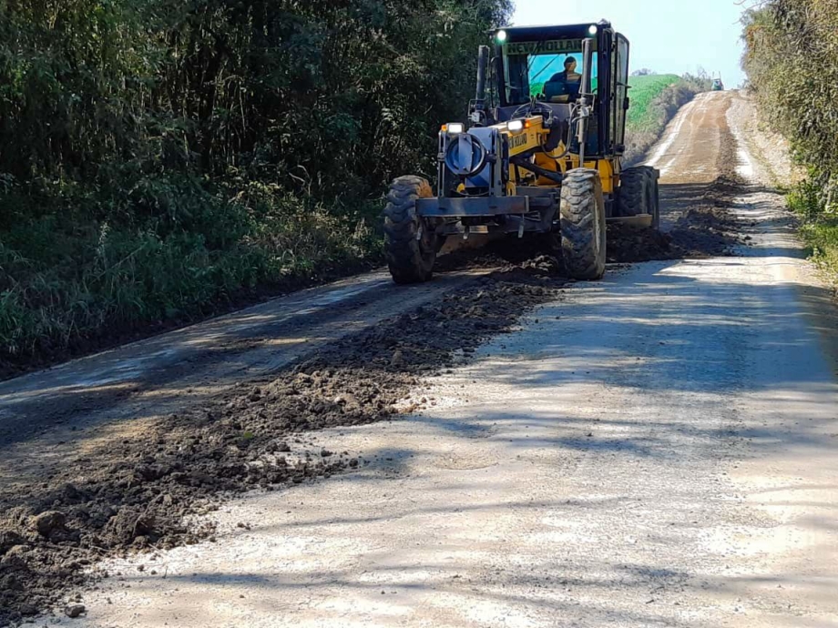 Serviços Rurais intensifica trabalhos nas estradas nesta semana