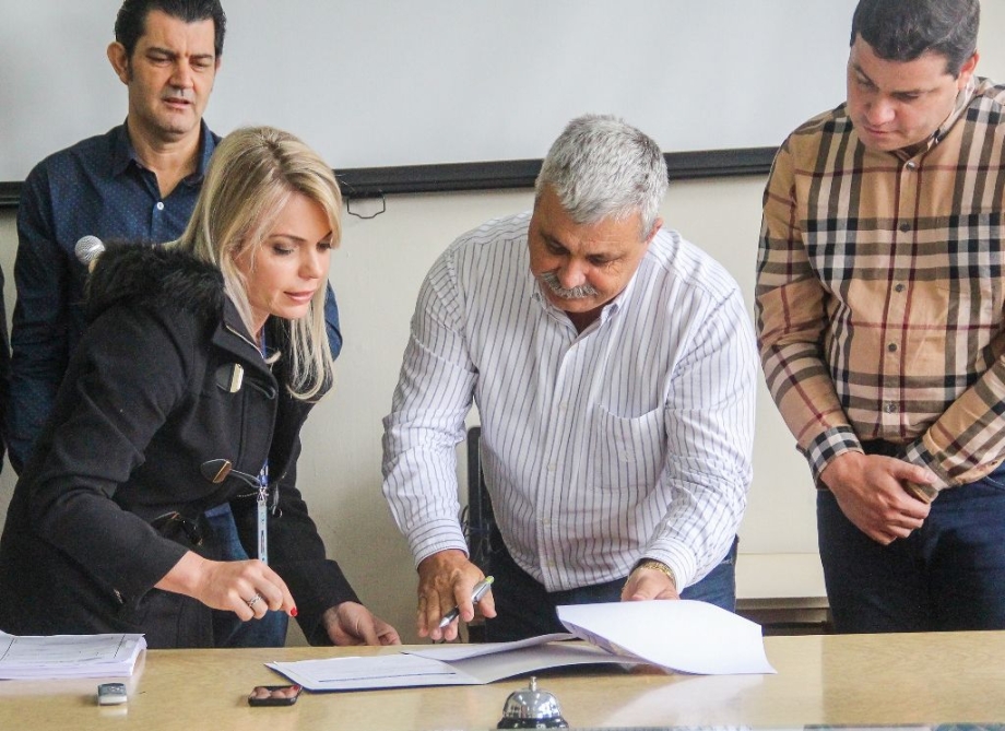 Derbli e deputado Sandro Alex anunciam ampliação da rede de esgoto em Irati
