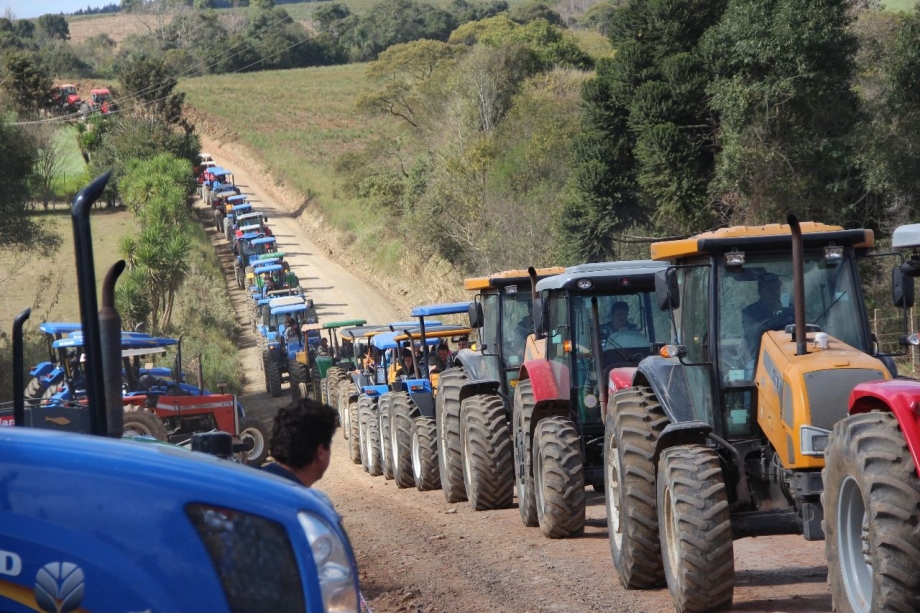 Evento reuniu 122 tratores em Cerro da Ponte Alta