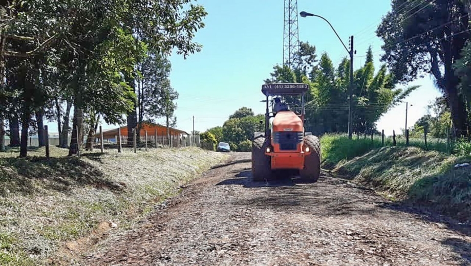 Rua Walter Thoms, nas Canisianas, recebe melhorias