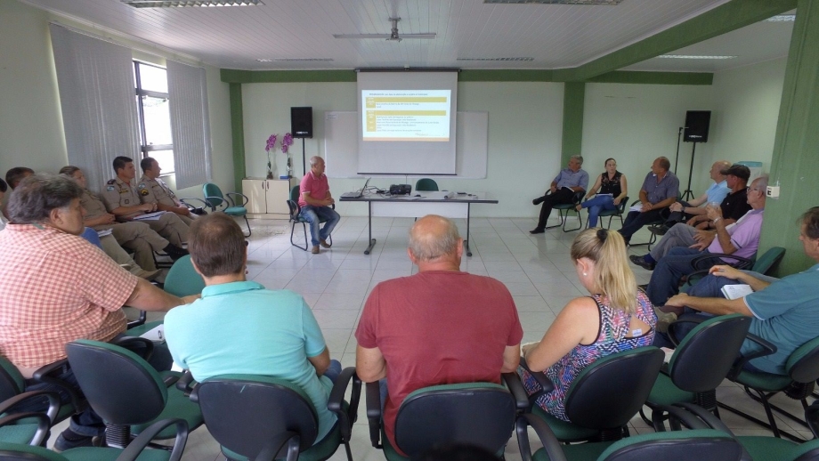 Município realiza primeira reunião técnica da Festa do Pêssego