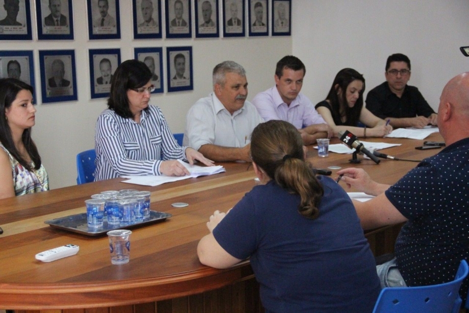 Derbli anuncia dispensa de comissionados para contenção de gastos do município