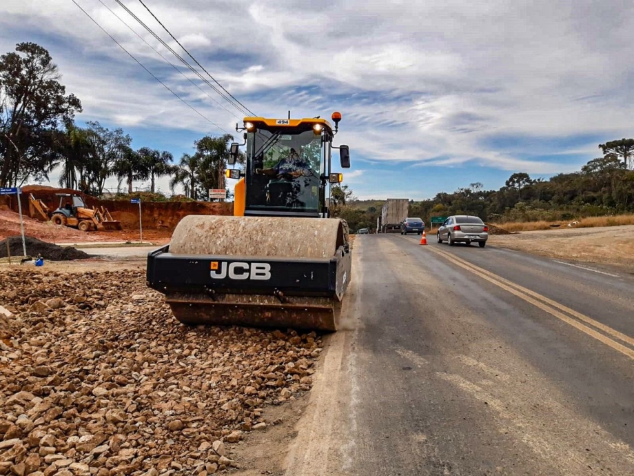 Acesso entre Rua José Fillus e BR-153 recebe reparos