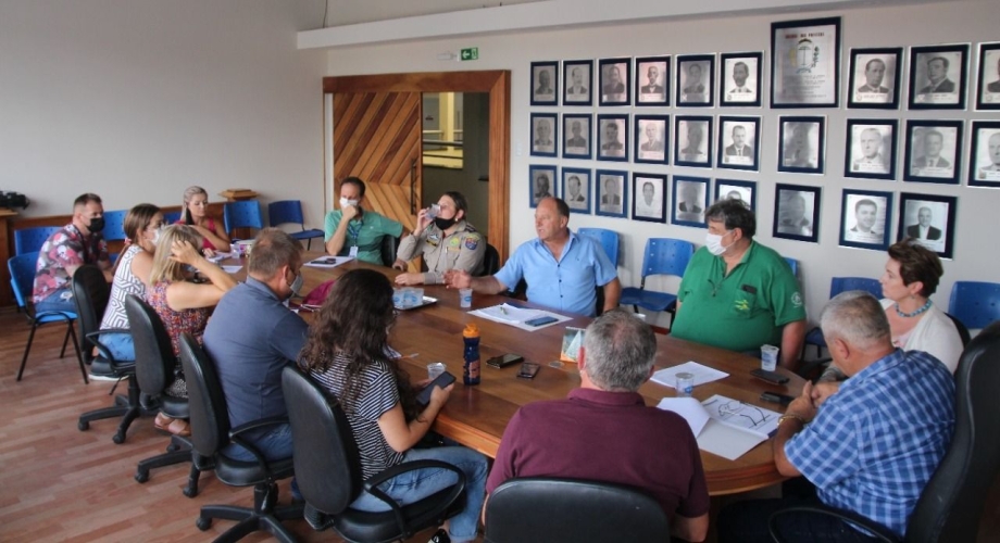 Prefeitura busca apoio do Governo do Estado para ajudar agricultores atingidos pelo granizo e estiagem
