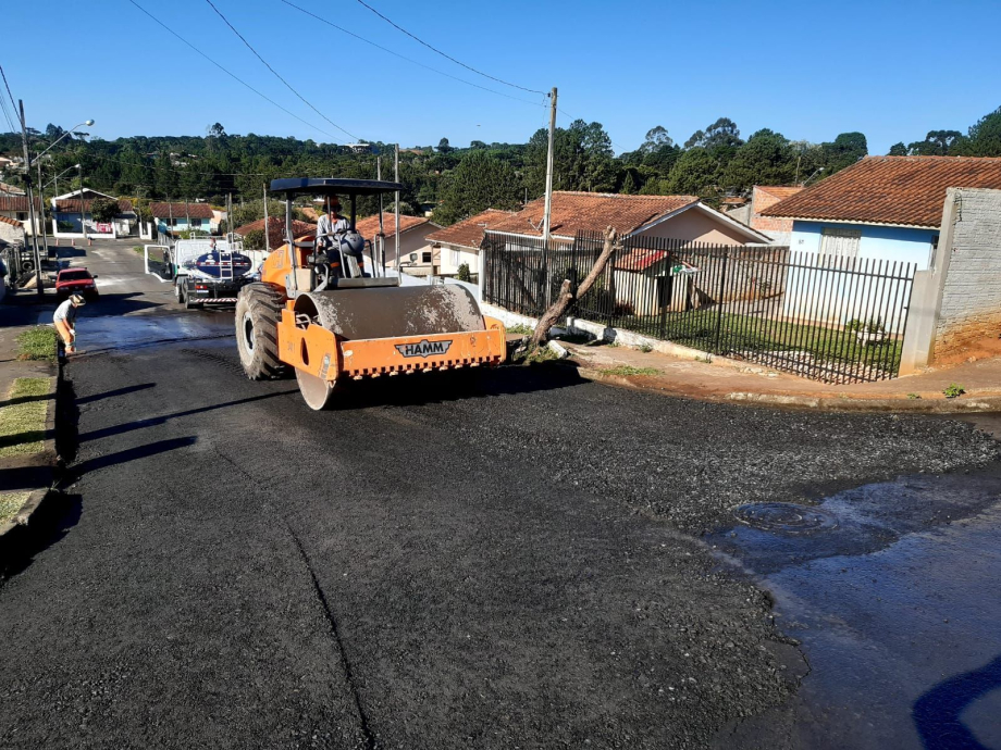 Secretaria de Obras e Serviços Urbanos realiza melhorias em rua do bairro Joaquim Zarpelon