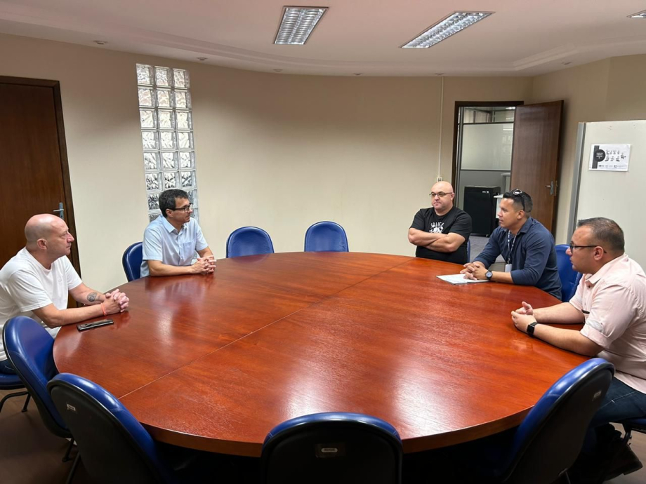 Secretário de Segurança e comando da GM visitam Receita Federal de PG