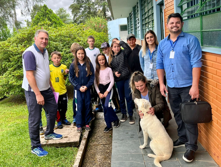 Castração de mascote de escola solicitada por vereadores mirins é atendida pela Prefeitura