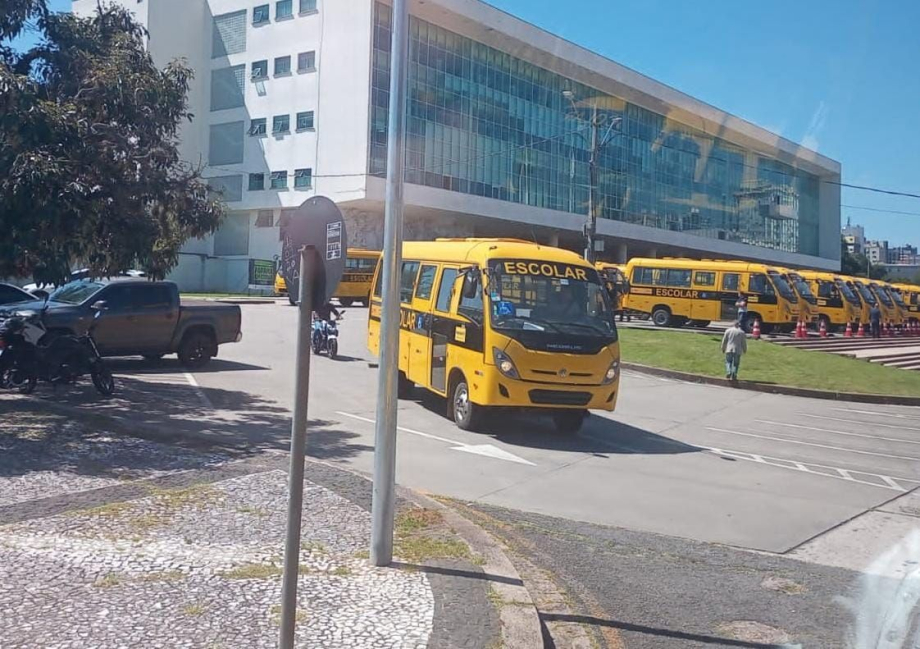 Educação de Irati recebe novo ônibus e garante mais qualidade no transporte escolar