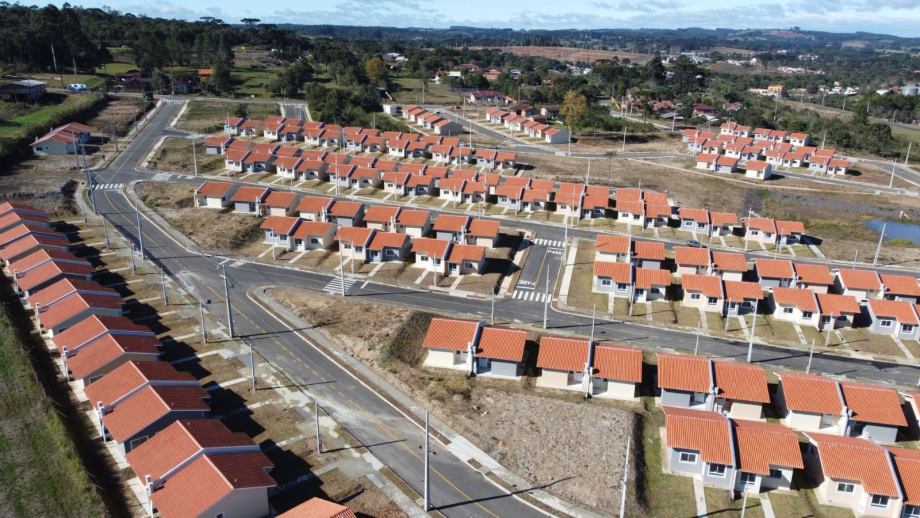Governador participa de inauguração de residencial e dará ordem de serviço para o AME