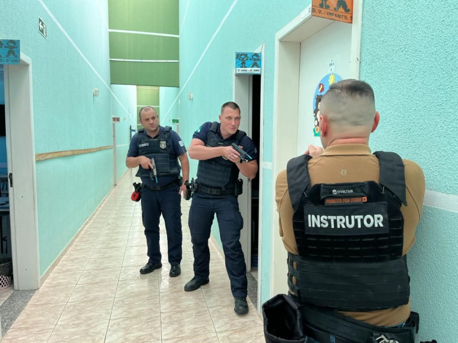 Guarda Municipal de Irati faz treinamento de enfrentamento a agressor em escolas