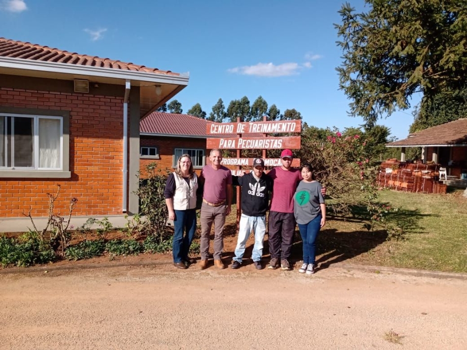 Produtores de leite participam de curso no Centro de Treinamento para Pecuaristas